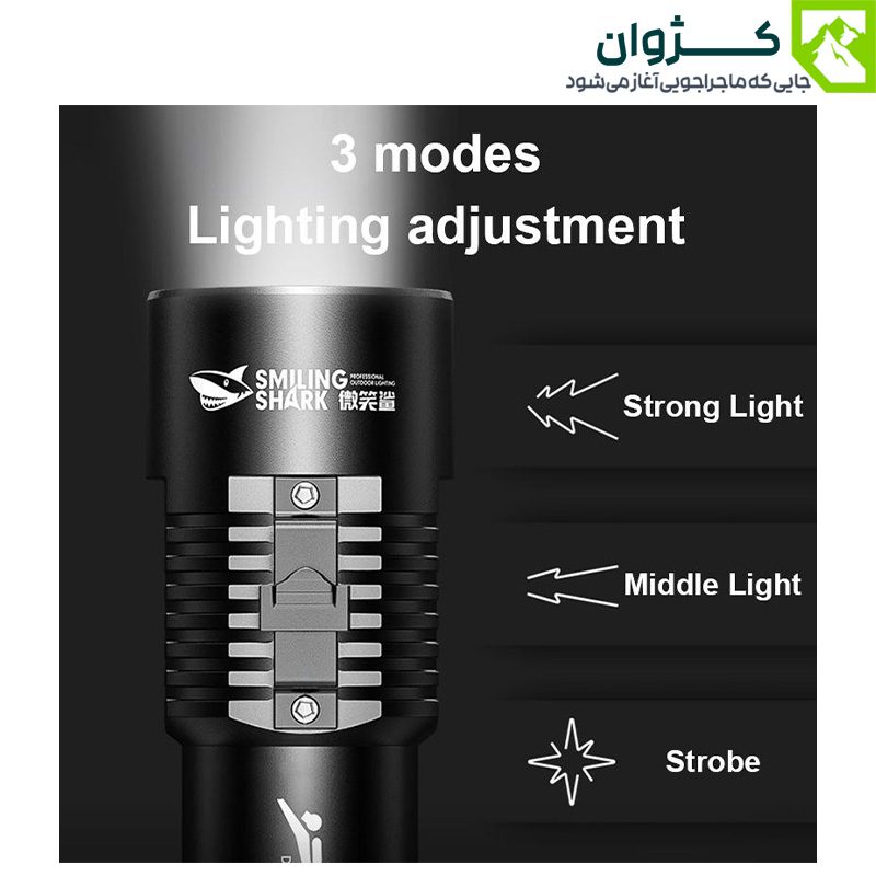 چراغ قوه غواصی اسمایلینگ شارک مدل SD-Q35 با قابلیت تنظیم نور در سه حالت (قوی، متوسط، چشمک‌زن)، بدنه مشکی فلزی و دکمه تغییر حالت روی بدنه