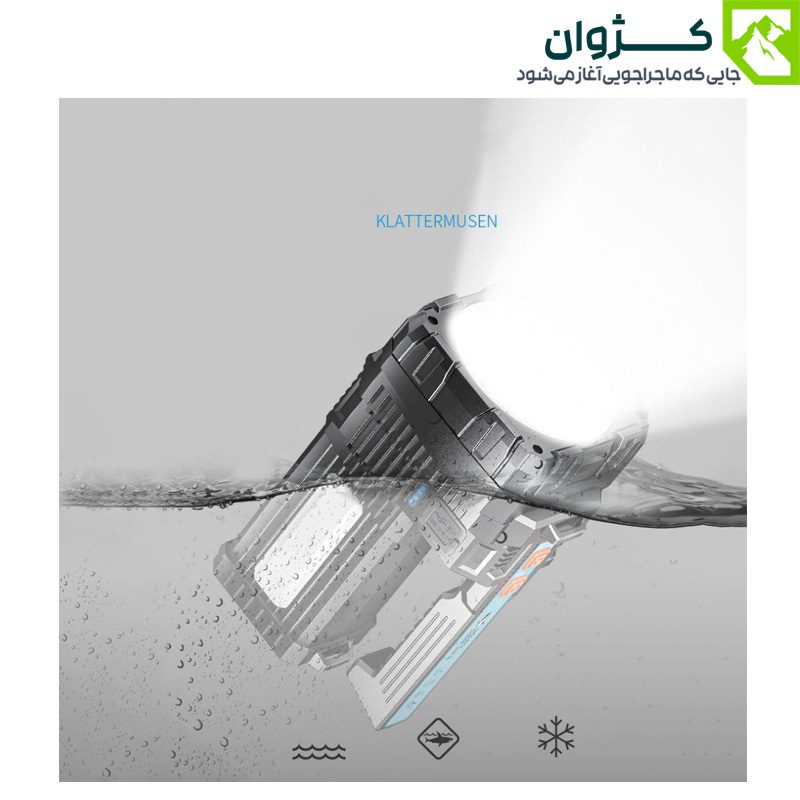 چراغ قوه اسمایلینگ شارک W5168-2 در حالت نوردهی در آب، مقاوم در برابر ضربه، سرما و نفوذ آب