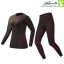 بیس لایر زنانه اسنوهاک مدل SN-C2146 با طراحی جذب، رنگ قهوه‌ای با جزئیات قرمز، مناسب فعالیت‌های ورزشی و فضای باز